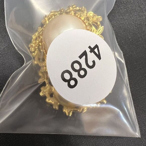 Vintage Richelieu Earrings Gold Pearl Dome Floral Flower Wreath Pierced 4288 - Picture 7 of 7